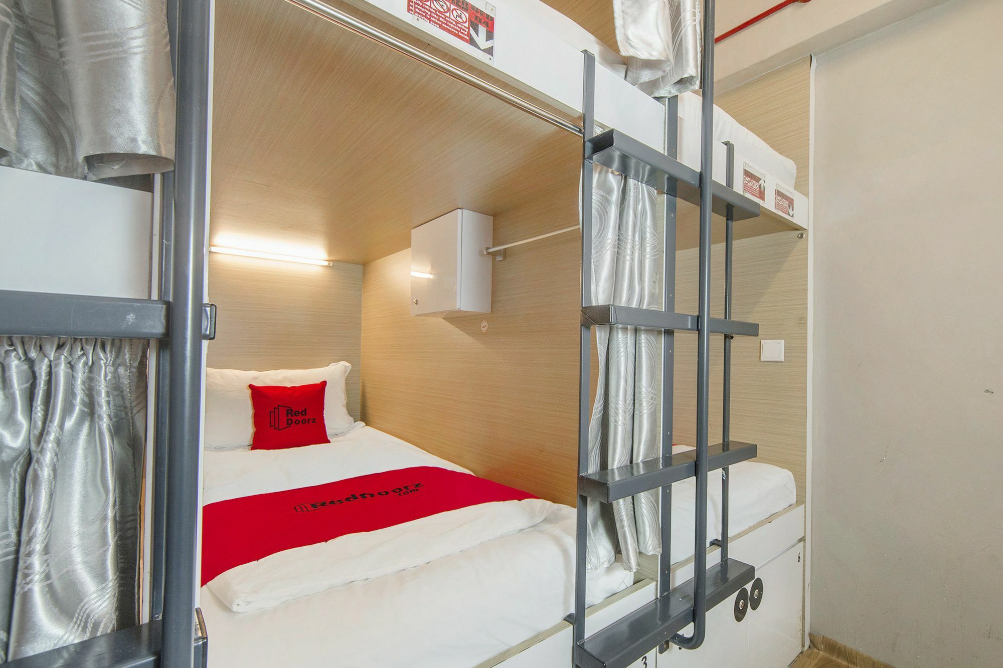 Reddoorz Hostel @ Jalan Besar Singapore Eksteriør billede